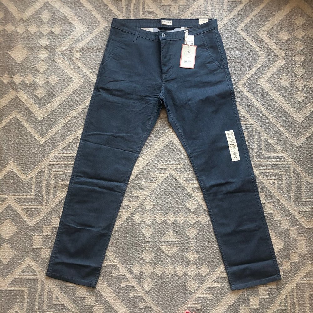 Dockers Alpha Khaki Slim Taper Fit Pants